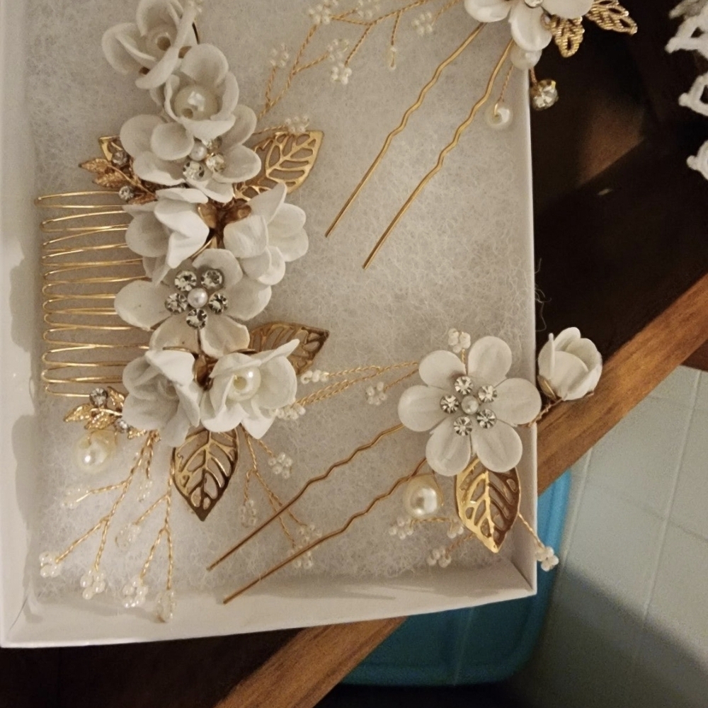 Elegant White Floral Bridal Hair Comb and Pins - Gold Accents